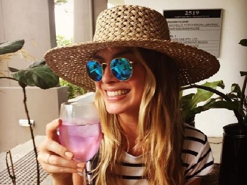 Australian Actress Margot Robbie sipping an Ink Gin cocktail 