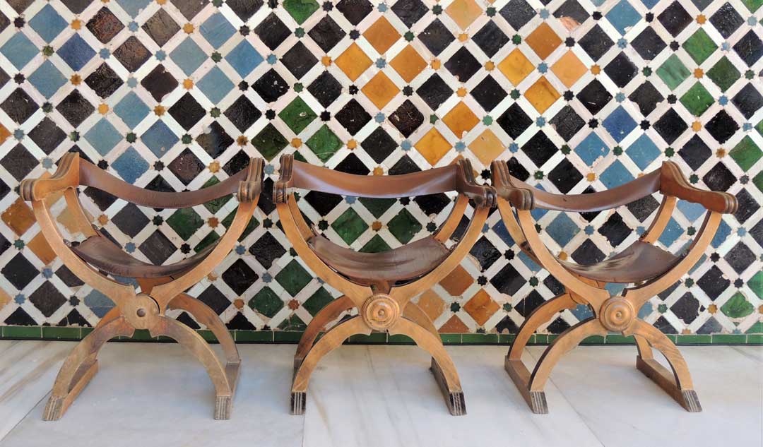 3 wooden chairs tiled wall palace allhambra 1